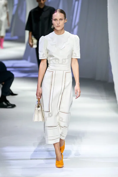 Look 28
